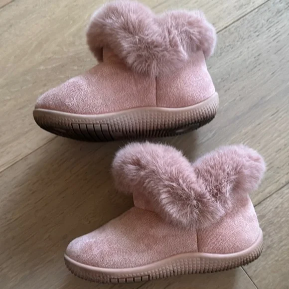 Cozy Pink Toddler Booties - Picture 4 of 5
